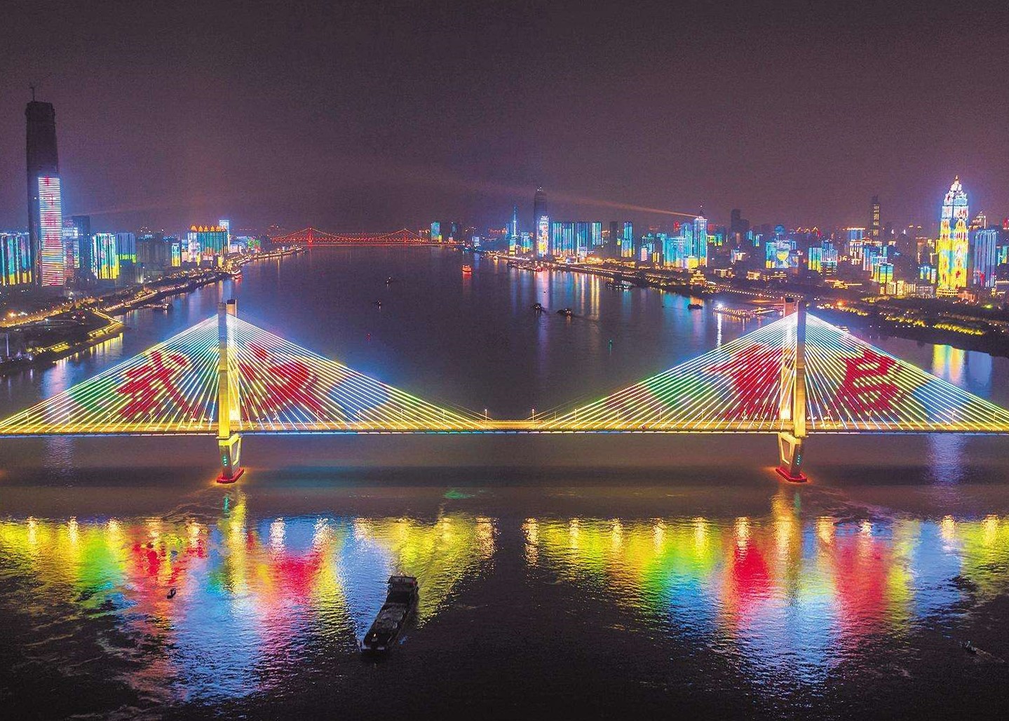 春播季，江城醒|按下經(jīng)濟(jì)復(fù)蘇“快進(jìn)鍵”，我們?cè)谛袆?dòng)